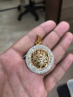 Islamic calligraphy pendant with pearl necklace